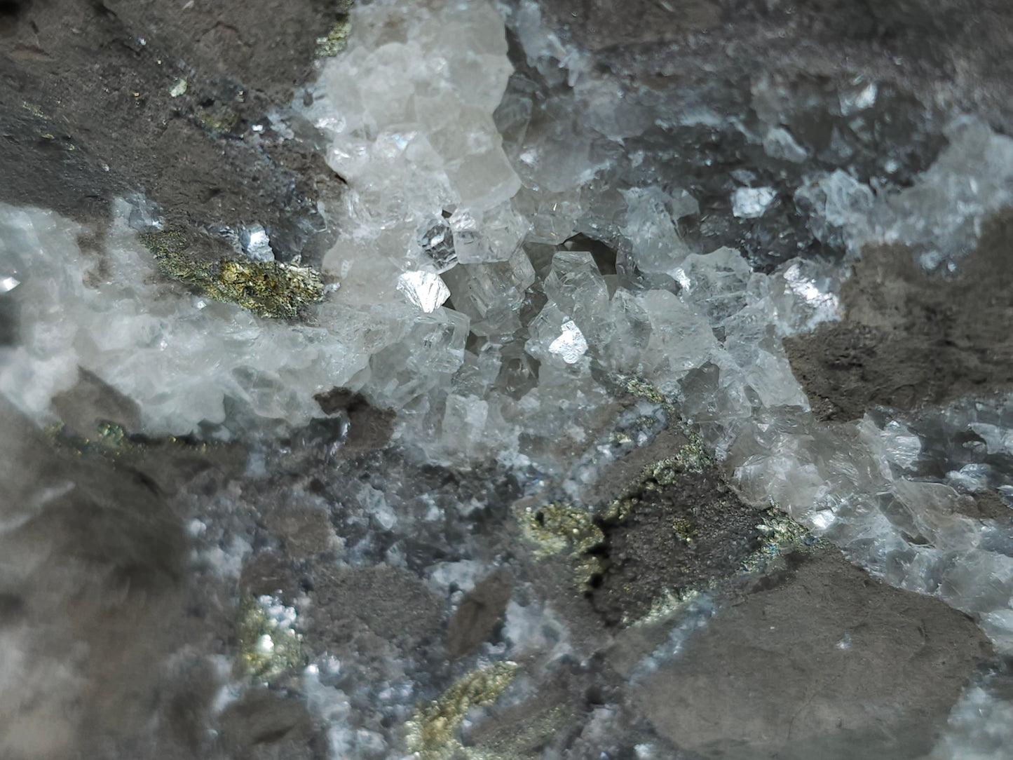 #33192 Special clear Nailhead Spar Calcite cluster with Chalcopyrite ore and multiple small fossils in the matrix