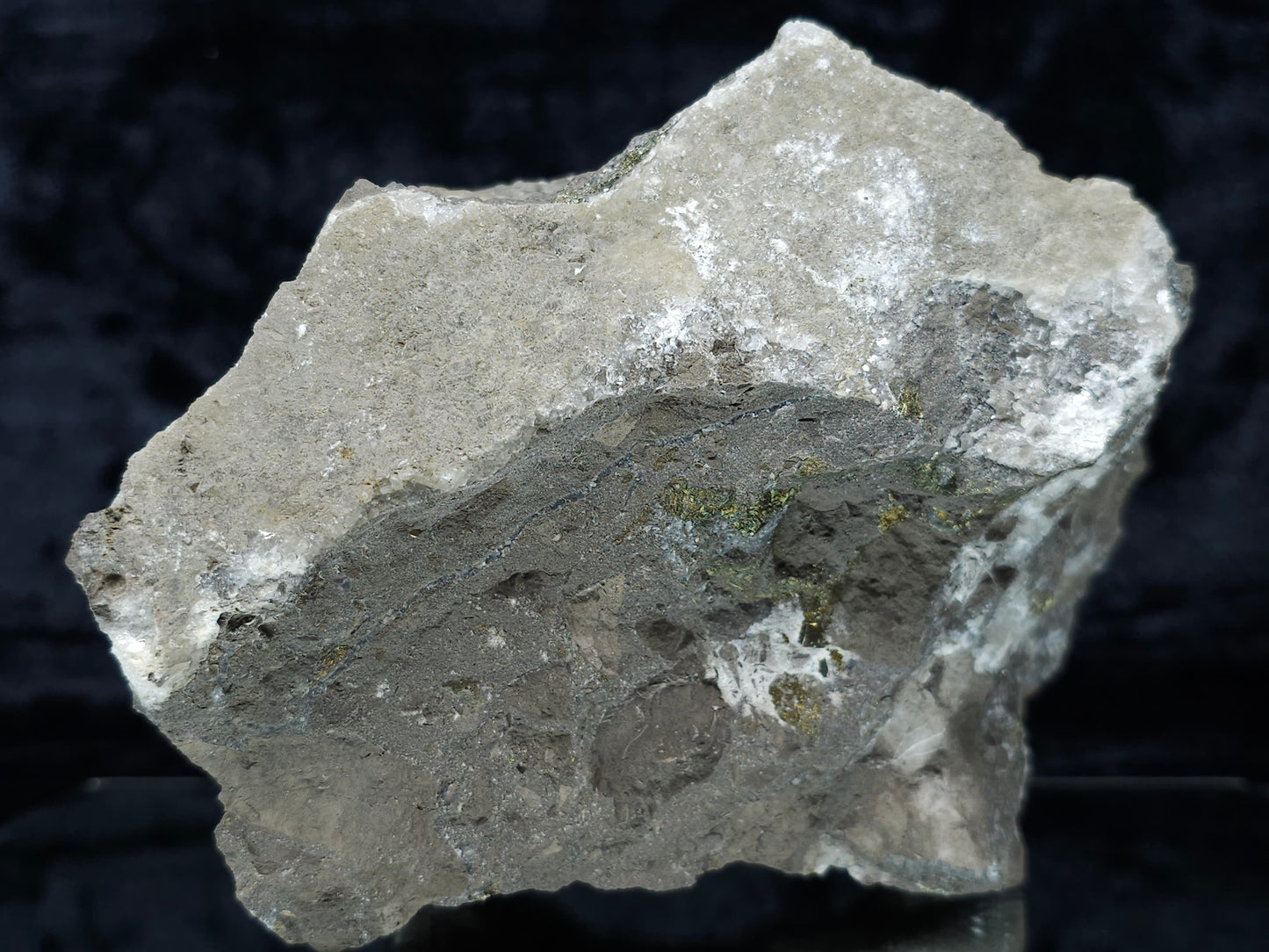 #33192 Special clear Nailhead Spar Calcite cluster with Chalcopyrite ore and multiple small fossils in the matrix