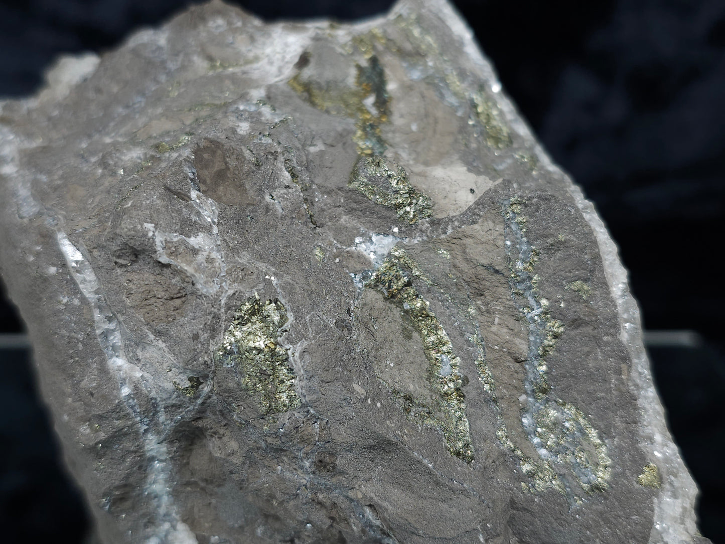 #33192 Special clear Nailhead Spar Calcite cluster with Chalcopyrite ore and multiple small fossils in the matrix