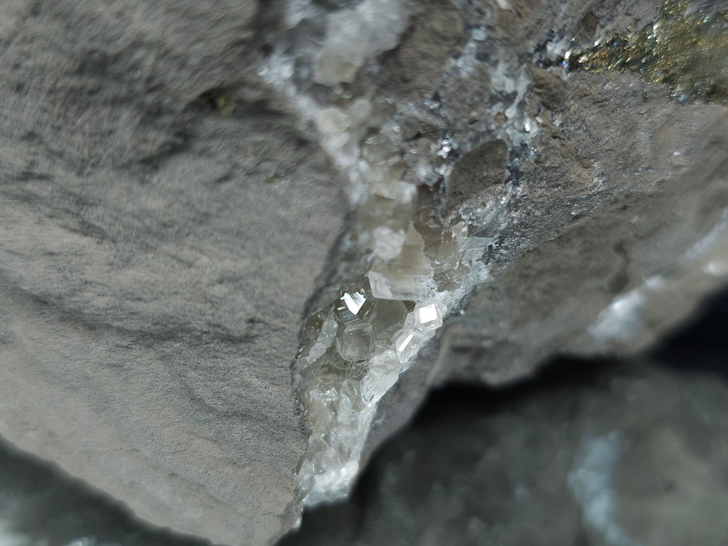 #33192 Special clear Nailhead Spar Calcite cluster with Chalcopyrite ore and multiple small fossils in the matrix