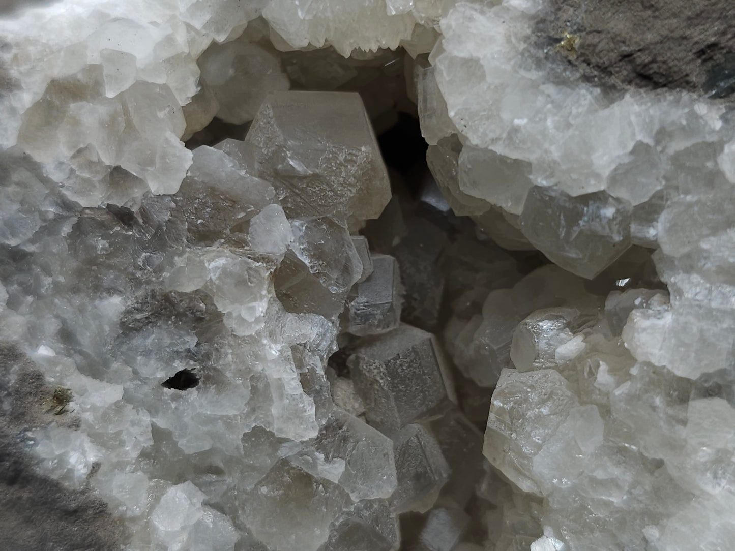#33192 Special clear Nailhead Spar Calcite cluster with Chalcopyrite ore and multiple small fossils in the matrix