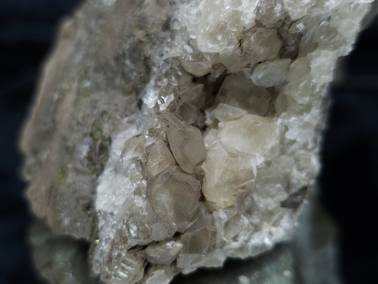 #33193 Special clear Nailhead Spar Calcite cluster and geode with Chalcopyrite ore and multiple small fossils in the matrix