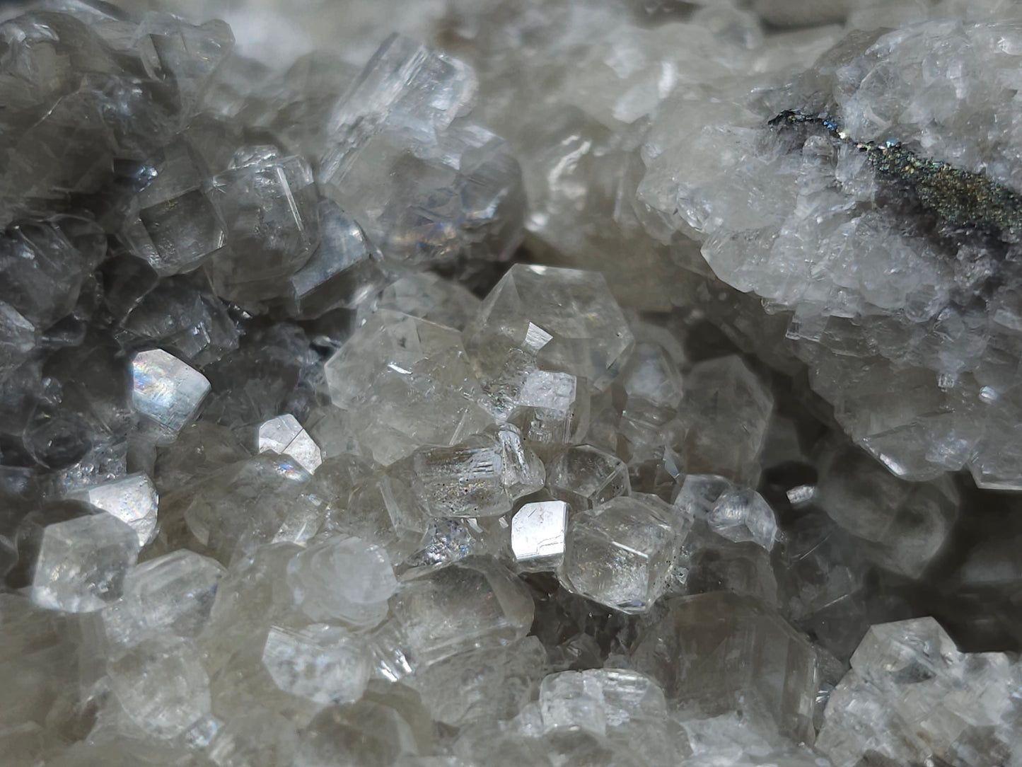 #33194 Special clear Nailhead Spar Calcite cluster with Chalcopyrite ore and multiple small fossils in the matrix