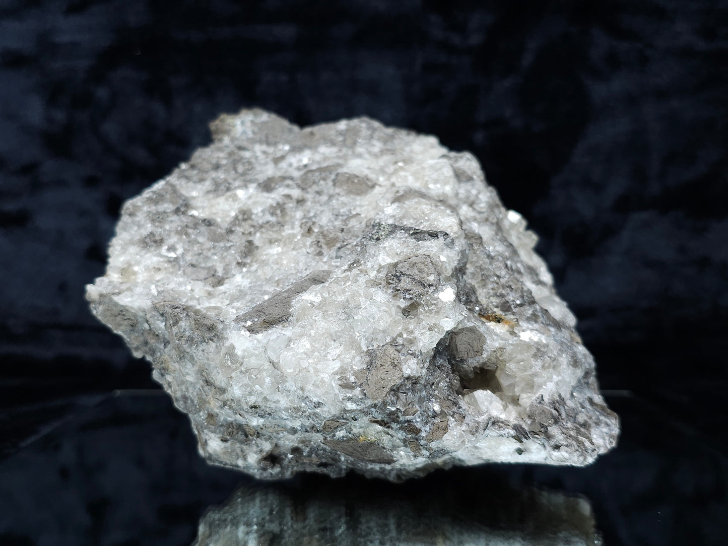 #33194 Special clear Nailhead Spar Calcite cluster with Chalcopyrite ore and multiple small fossils in the matrix