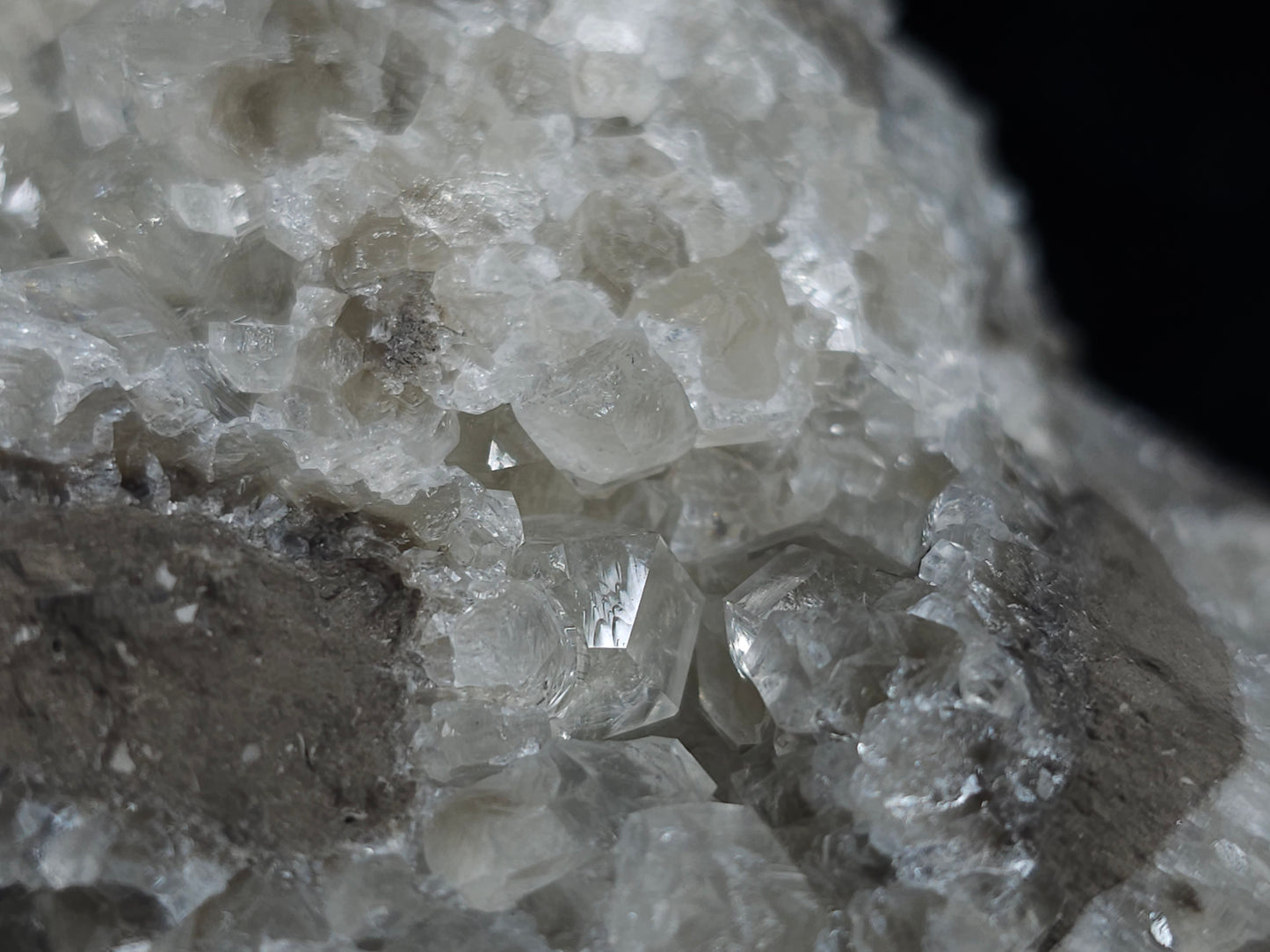 #33194 Special clear Nailhead Spar Calcite cluster with Chalcopyrite ore and multiple small fossils in the matrix