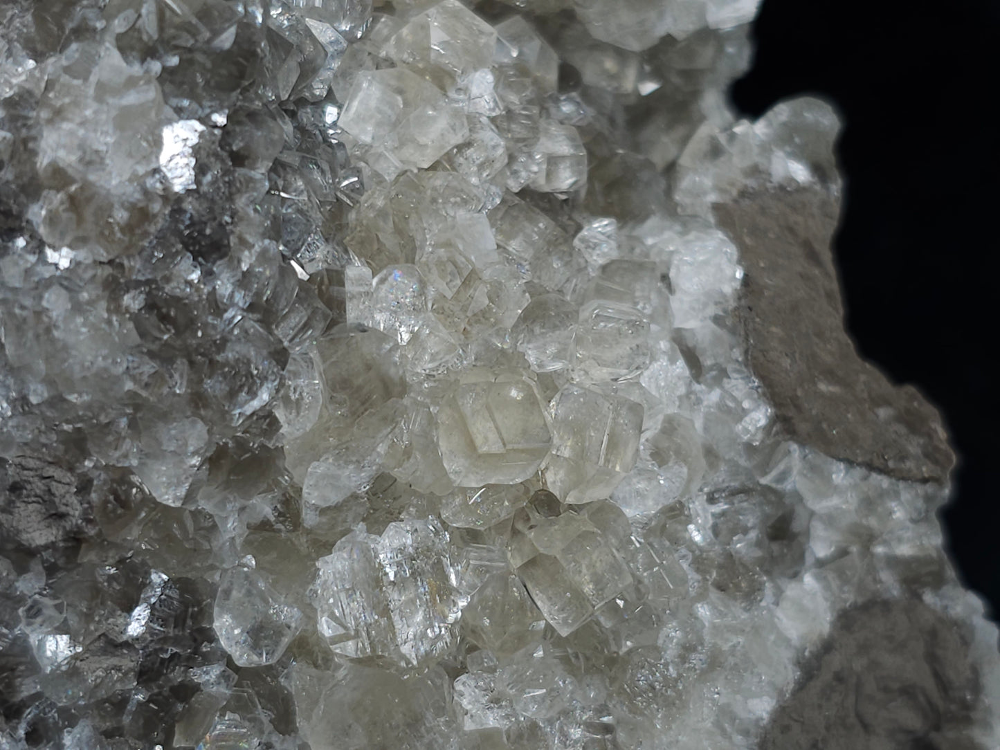 #33194 Special clear Nailhead Spar Calcite cluster with Chalcopyrite ore and multiple small fossils in the matrix