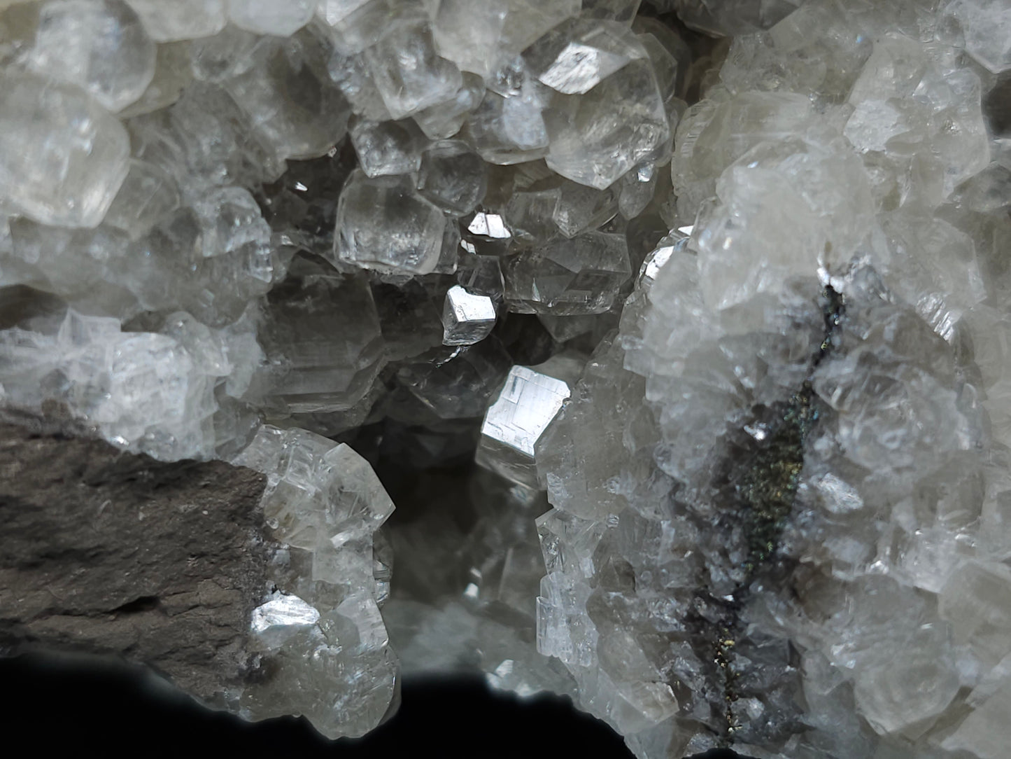 #33194 Special clear Nailhead Spar Calcite cluster with Chalcopyrite ore and multiple small fossils in the matrix