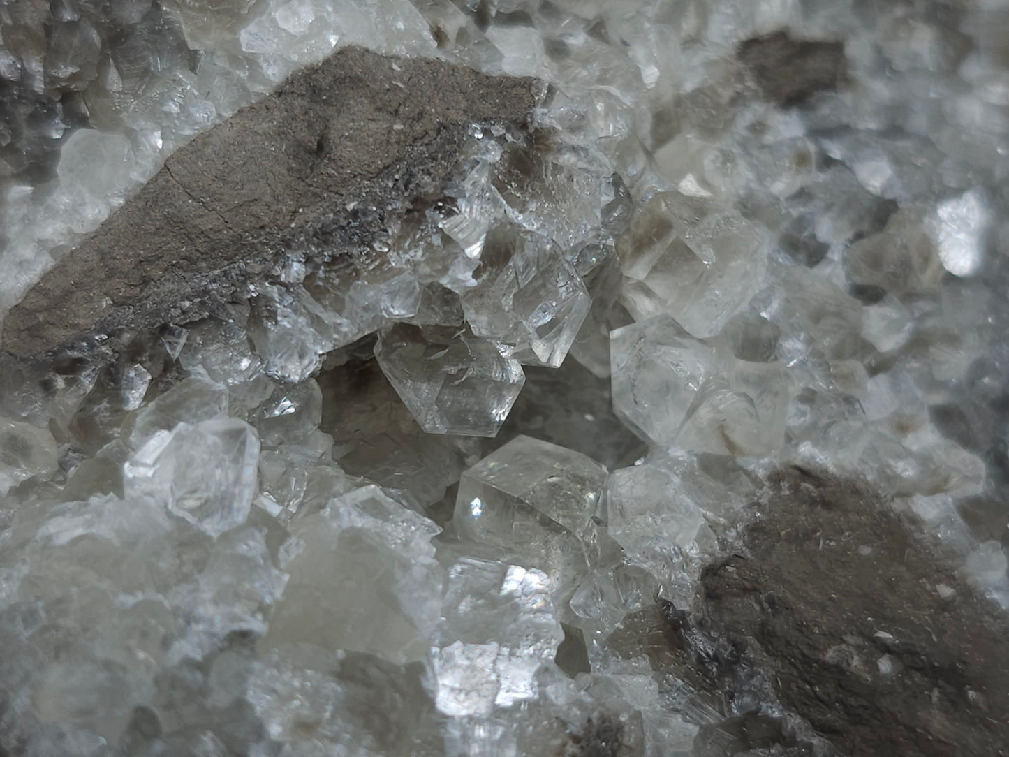 #33194 Special clear Nailhead Spar Calcite cluster with Chalcopyrite ore and multiple small fossils in the matrix