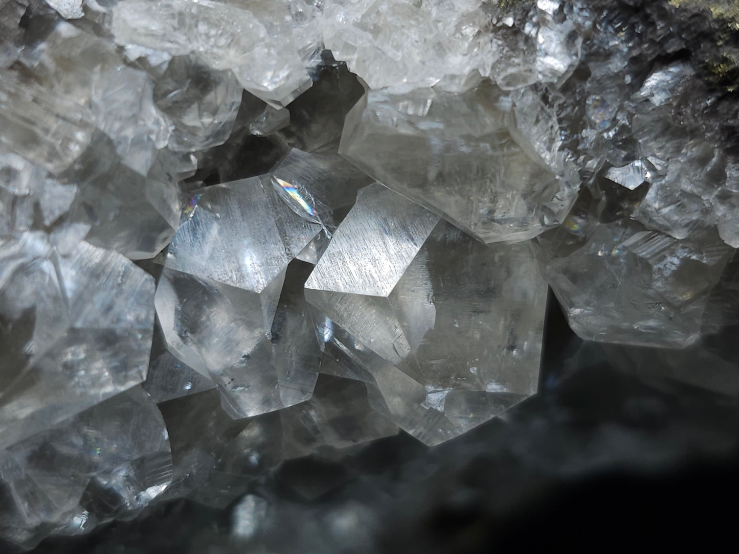 #33195 Special clear Nailhead Spar Calcite cluster with Chalcopyrite ore and multiple small fossils in the matrix