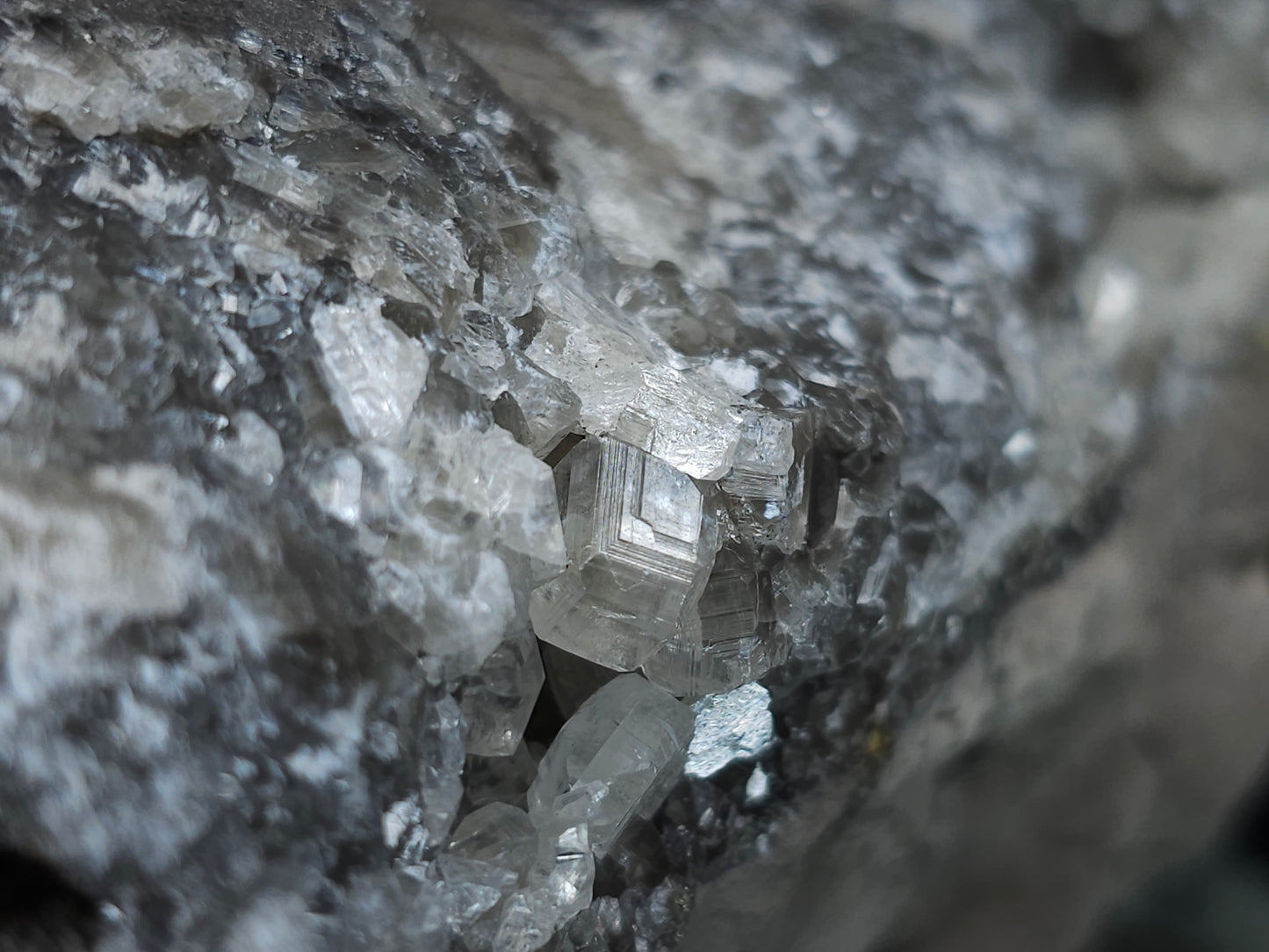 #33195 Special clear Nailhead Spar Calcite cluster with Chalcopyrite ore and multiple small fossils in the matrix
