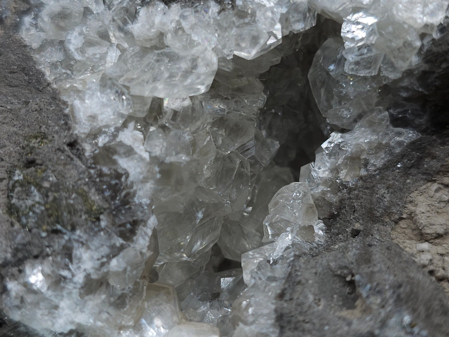 #33196 Special clear Nailhead Spar Calcite cluster and geode with Chalcopyrite ore and multiple small fossils in the matrix
