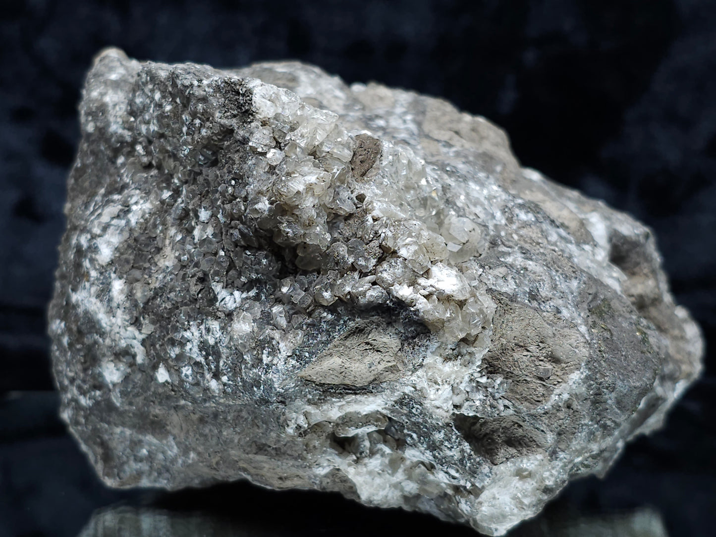 #33196 Special clear Nailhead Spar Calcite cluster and geode with Chalcopyrite ore and multiple small fossils in the matrix