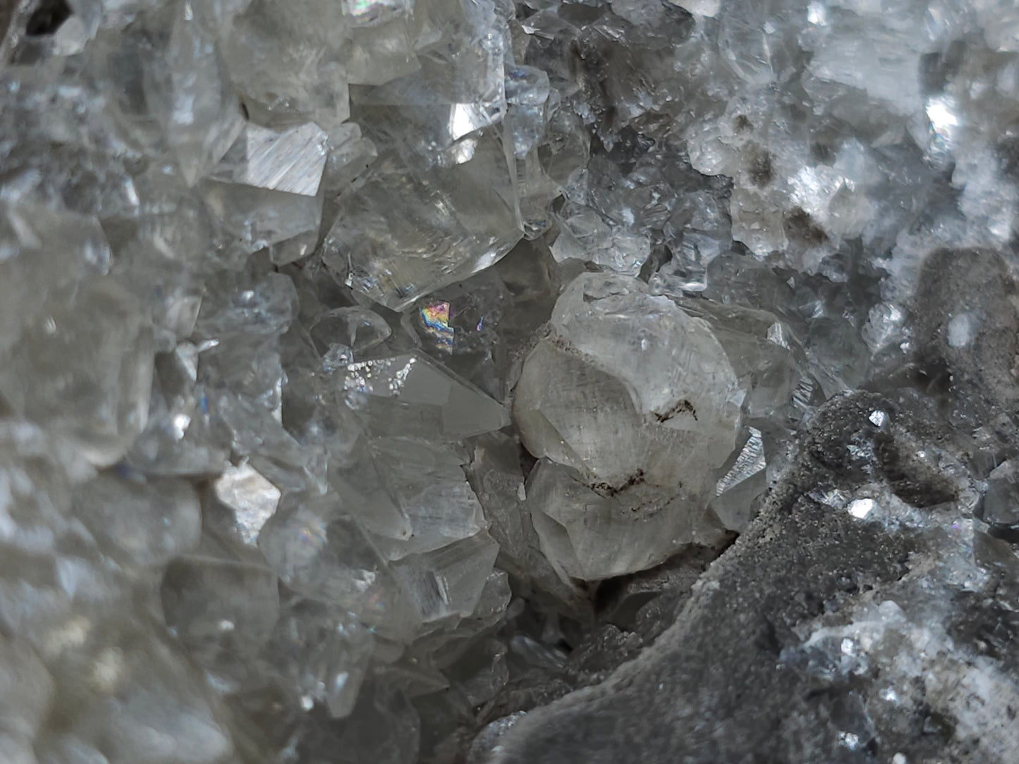 #33196 Special clear Nailhead Spar Calcite cluster and geode with Chalcopyrite ore and multiple small fossils in the matrix