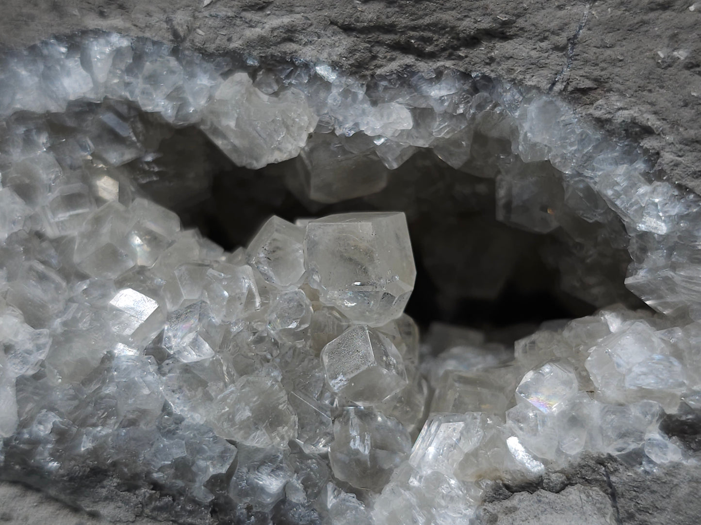 #33197 Special clear Nailhead Spar Calcite cluster and geode with Chalcopyrite ore and multiple small fossils in the matrix