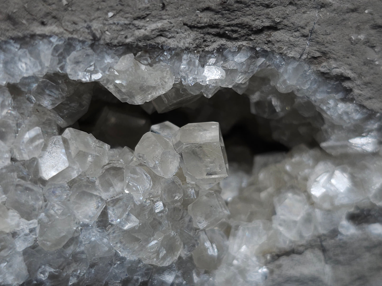 #33197 Special clear Nailhead Spar Calcite cluster and geode with Chalcopyrite ore and multiple small fossils in the matrix