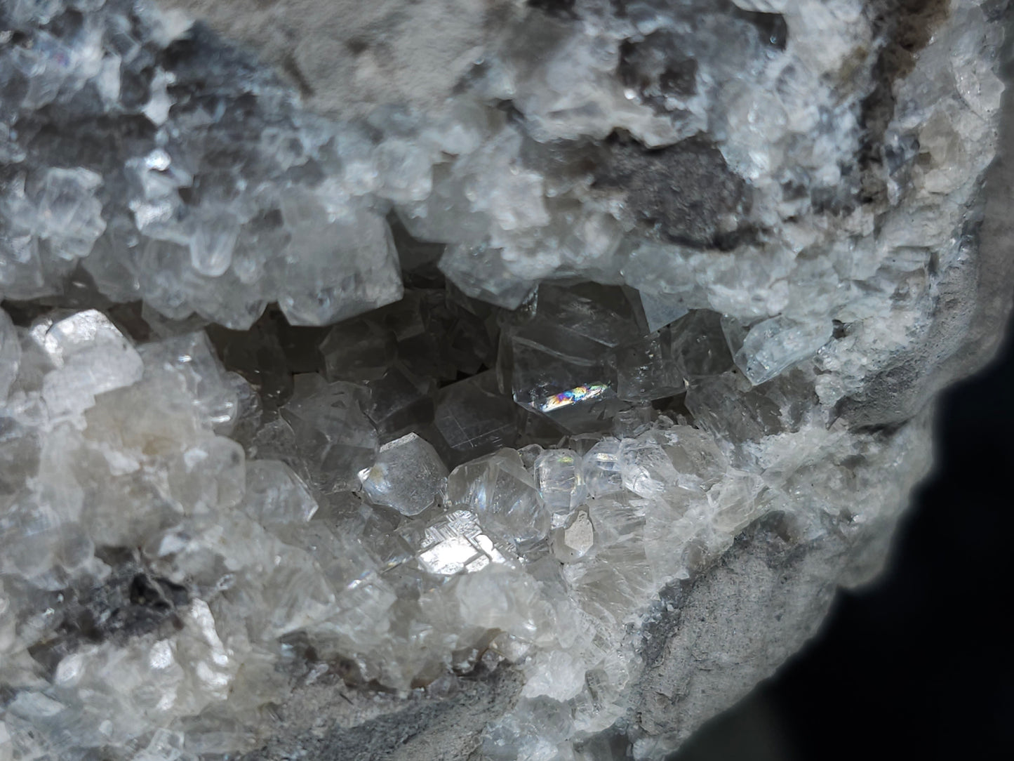 #33197 Special clear Nailhead Spar Calcite cluster and geode with Chalcopyrite ore and multiple small fossils in the matrix