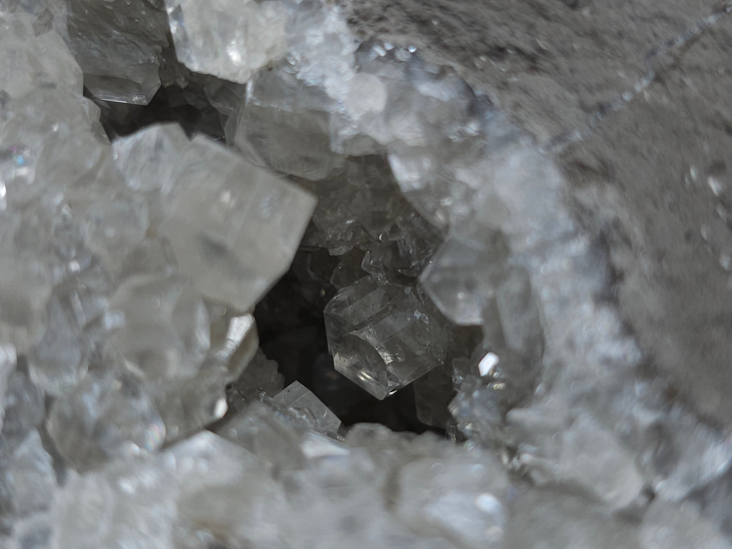 #33197 Special clear Nailhead Spar Calcite cluster and geode with Chalcopyrite ore and multiple small fossils in the matrix