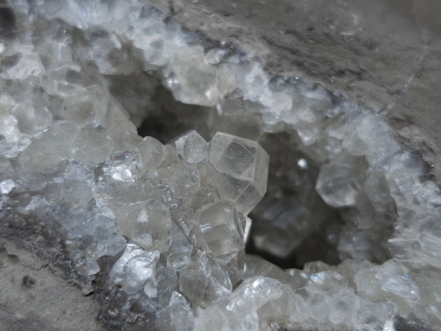#33197 Special clear Nailhead Spar Calcite cluster and geode with Chalcopyrite ore and multiple small fossils in the matrix