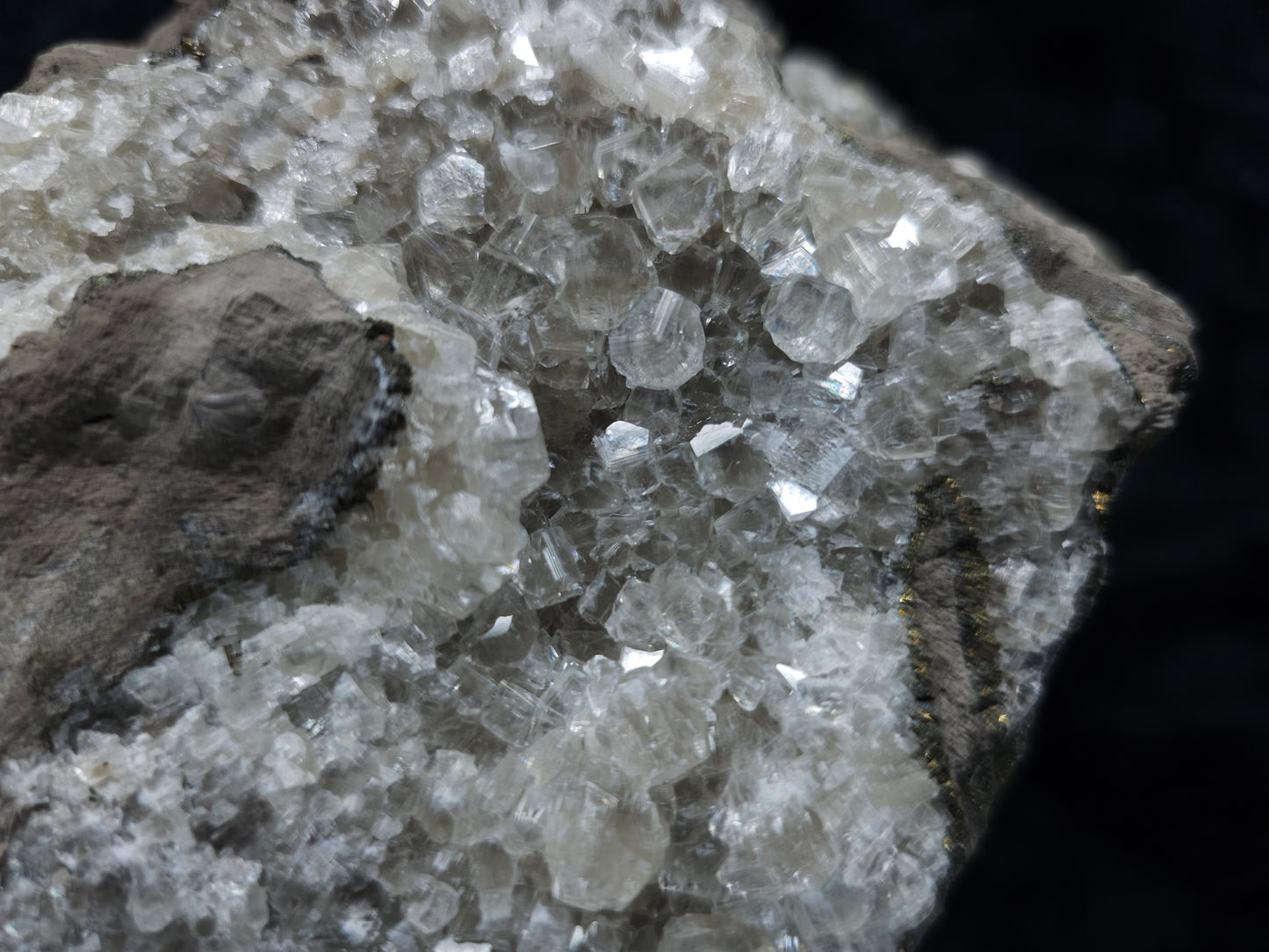 #33198 Special clear Nailhead Spar Calcite cluster with Chalcopyrite ore and multiple small fossils in the matrix