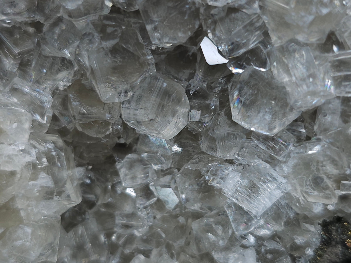 #33198 Special clear Nailhead Spar Calcite cluster with Chalcopyrite ore and multiple small fossils in the matrix