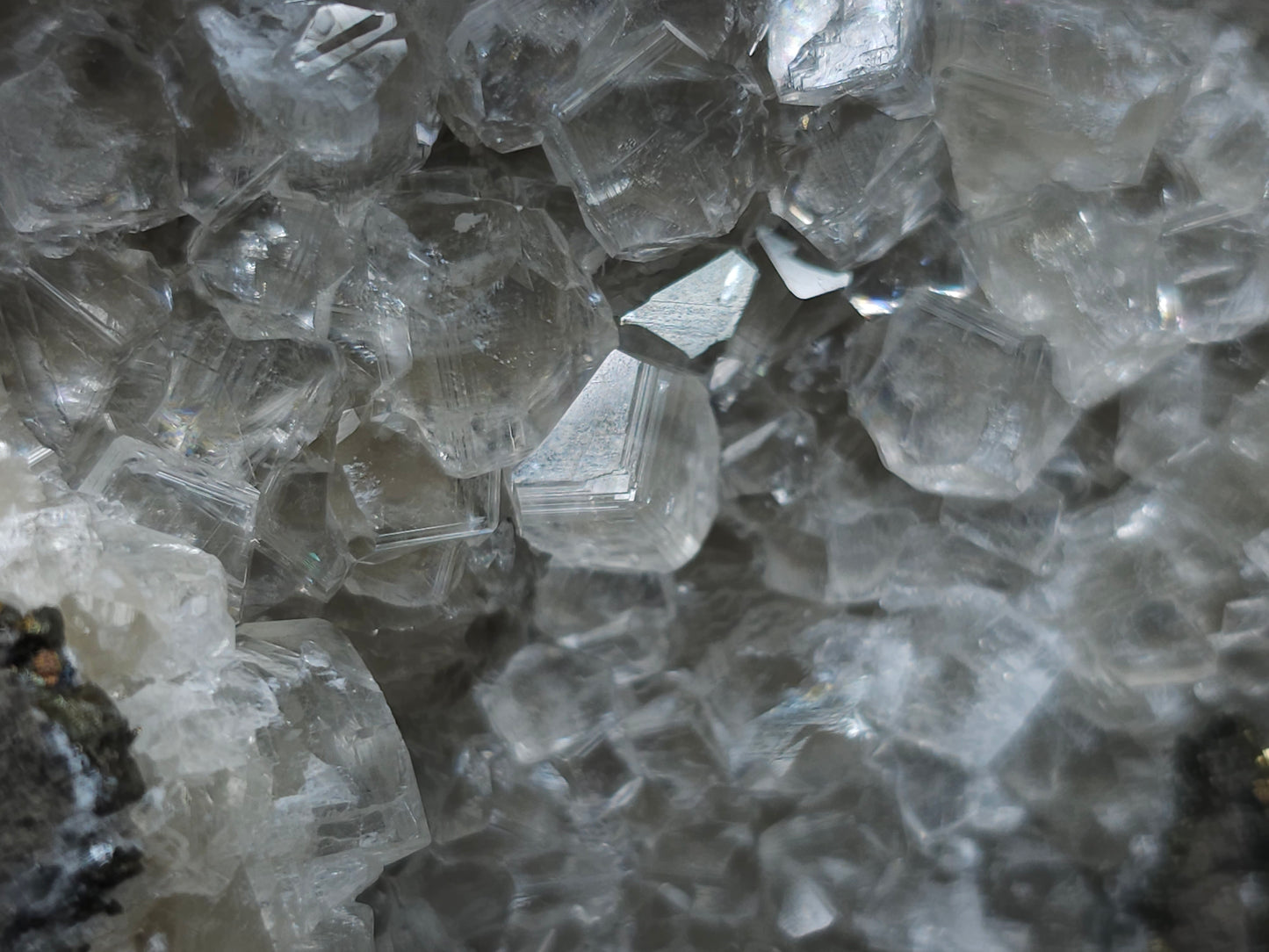#33198 Special clear Nailhead Spar Calcite cluster with Chalcopyrite ore and multiple small fossils in the matrix
