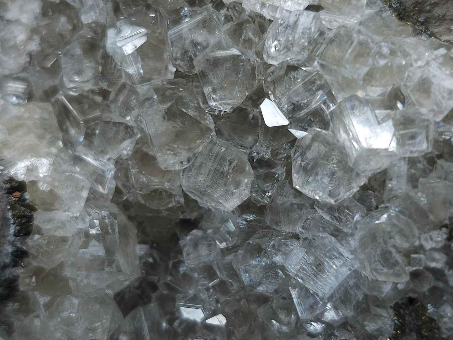 #33198 Special clear Nailhead Spar Calcite cluster with Chalcopyrite ore and multiple small fossils in the matrix