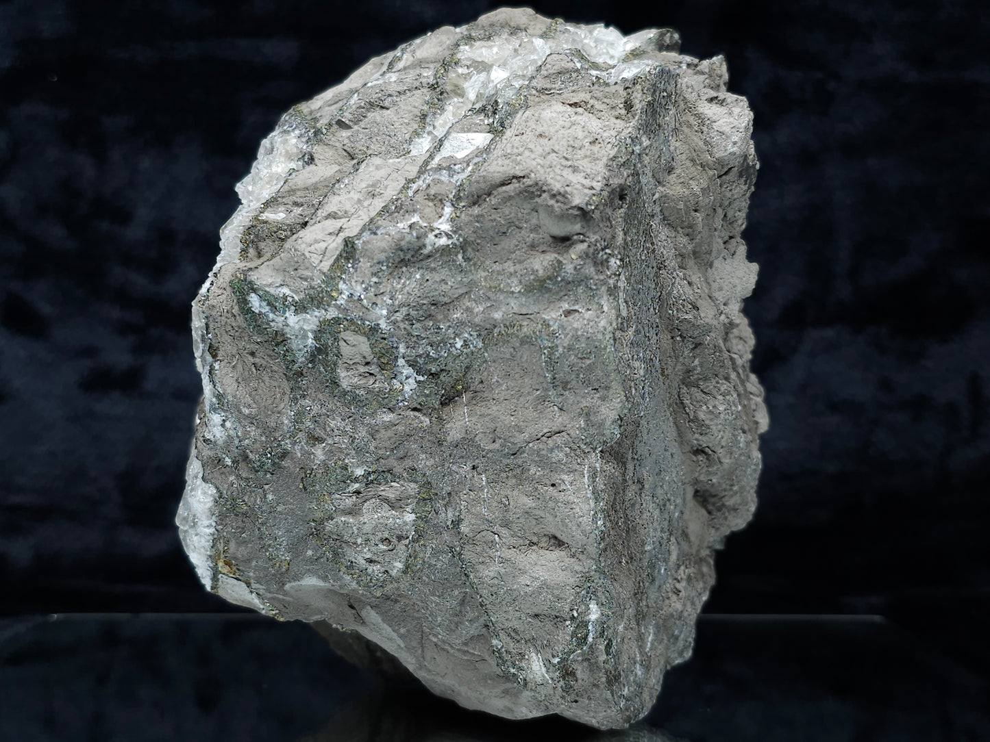 #33198 Special clear Nailhead Spar Calcite cluster with Chalcopyrite ore and multiple small fossils in the matrix