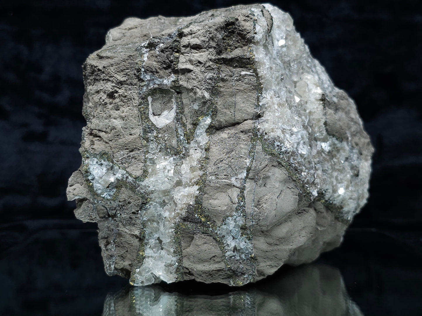 #33198 Special clear Nailhead Spar Calcite cluster with Chalcopyrite ore and multiple small fossils in the matrix