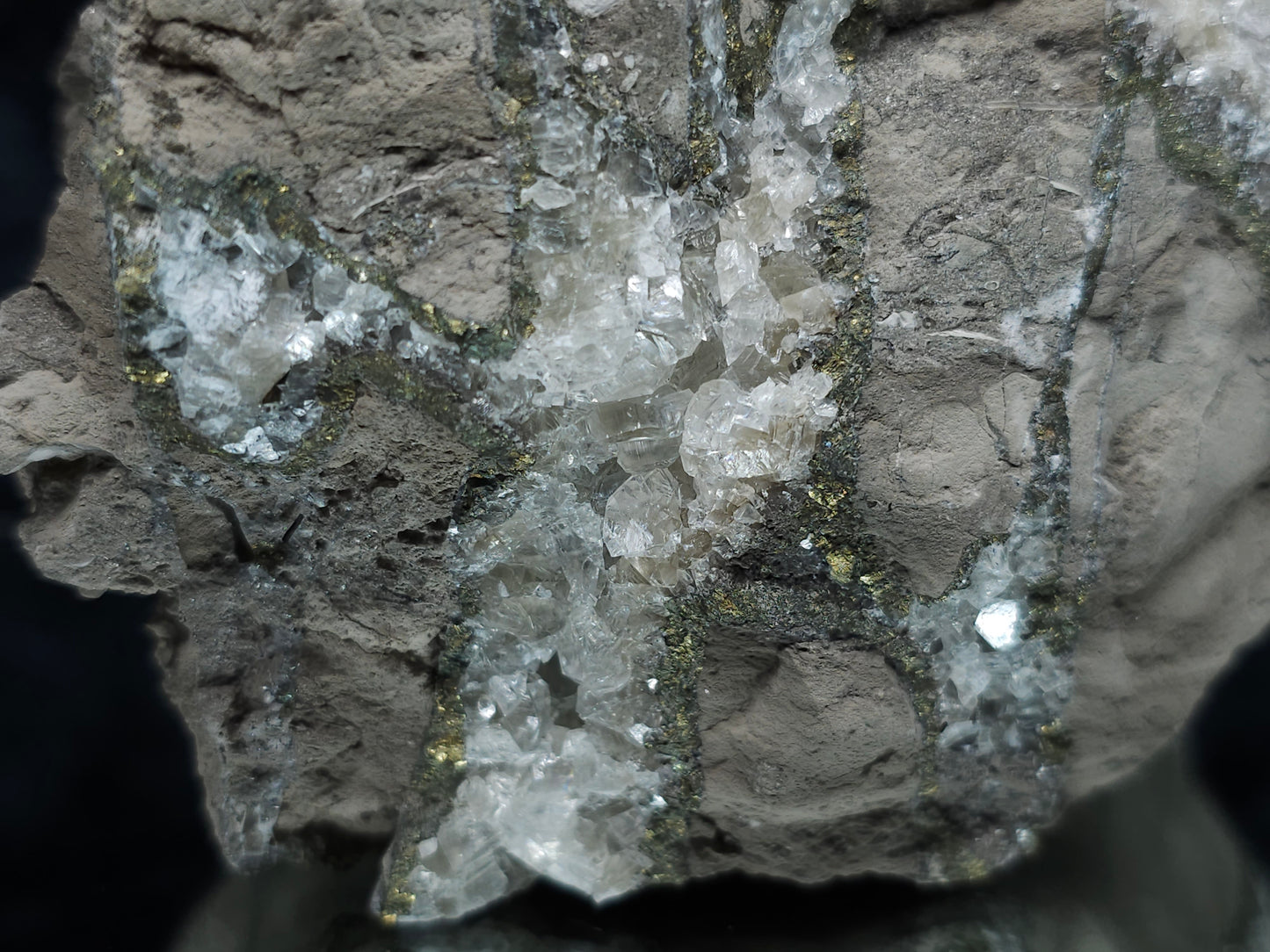 #33198 Special clear Nailhead Spar Calcite cluster with Chalcopyrite ore and multiple small fossils in the matrix