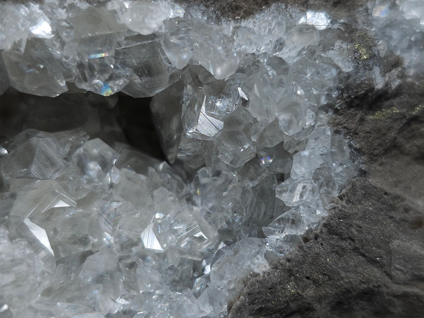 #33199 Special clear Nailhead Spar Calcite cluster and geode with Chalcopyrite ore and multiple small fossils in the matrix
