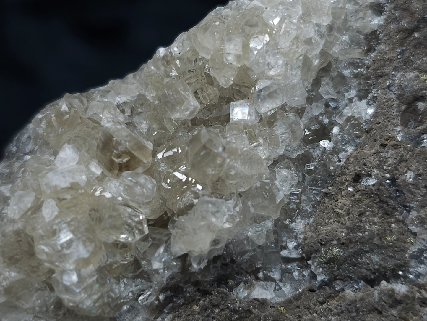 #33199 Special clear Nailhead Spar Calcite cluster and geode with Chalcopyrite ore and multiple small fossils in the matrix