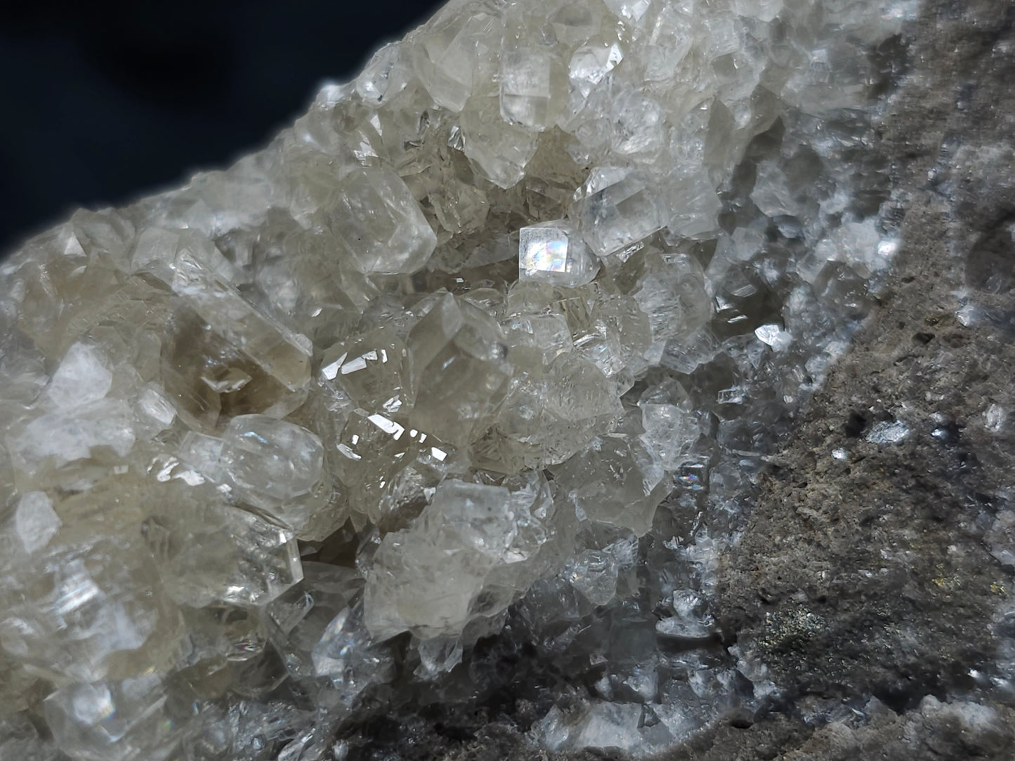 #33199 Special clear Nailhead Spar Calcite cluster and geode with Chalcopyrite ore and multiple small fossils in the matrix