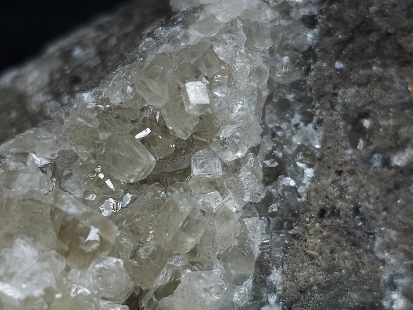 #33199 Special clear Nailhead Spar Calcite cluster and geode with Chalcopyrite ore and multiple small fossils in the matrix