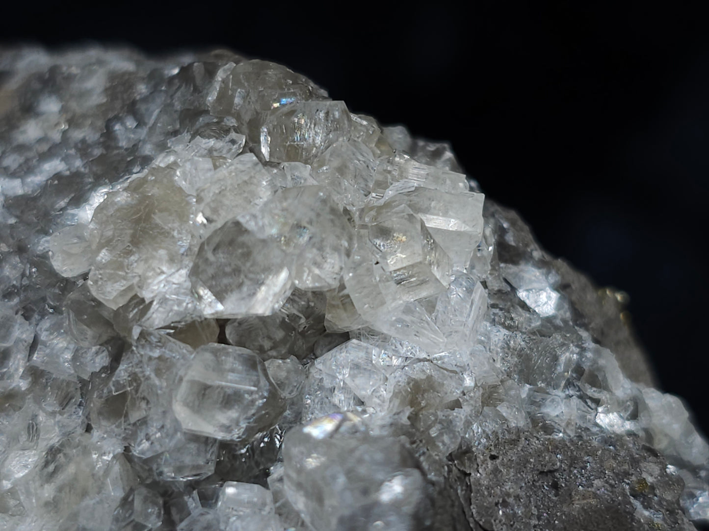 #33199 Special clear Nailhead Spar Calcite cluster and geode with Chalcopyrite ore and multiple small fossils in the matrix