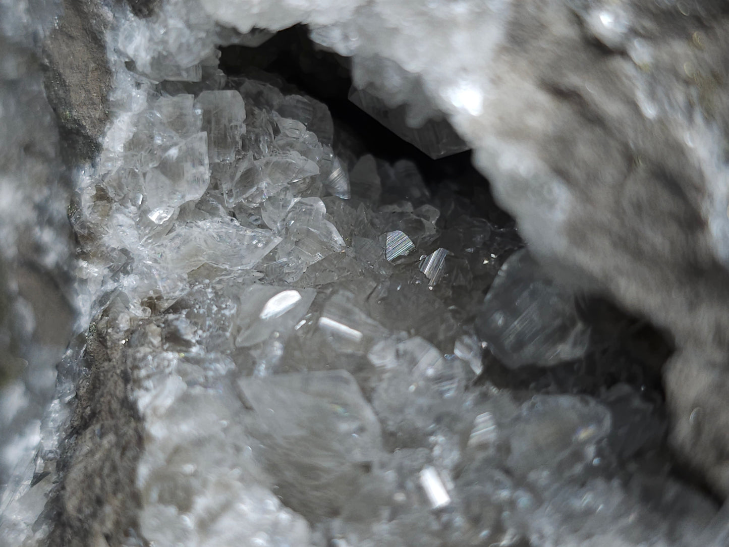 #33199 Special clear Nailhead Spar Calcite cluster and geode with Chalcopyrite ore and multiple small fossils in the matrix