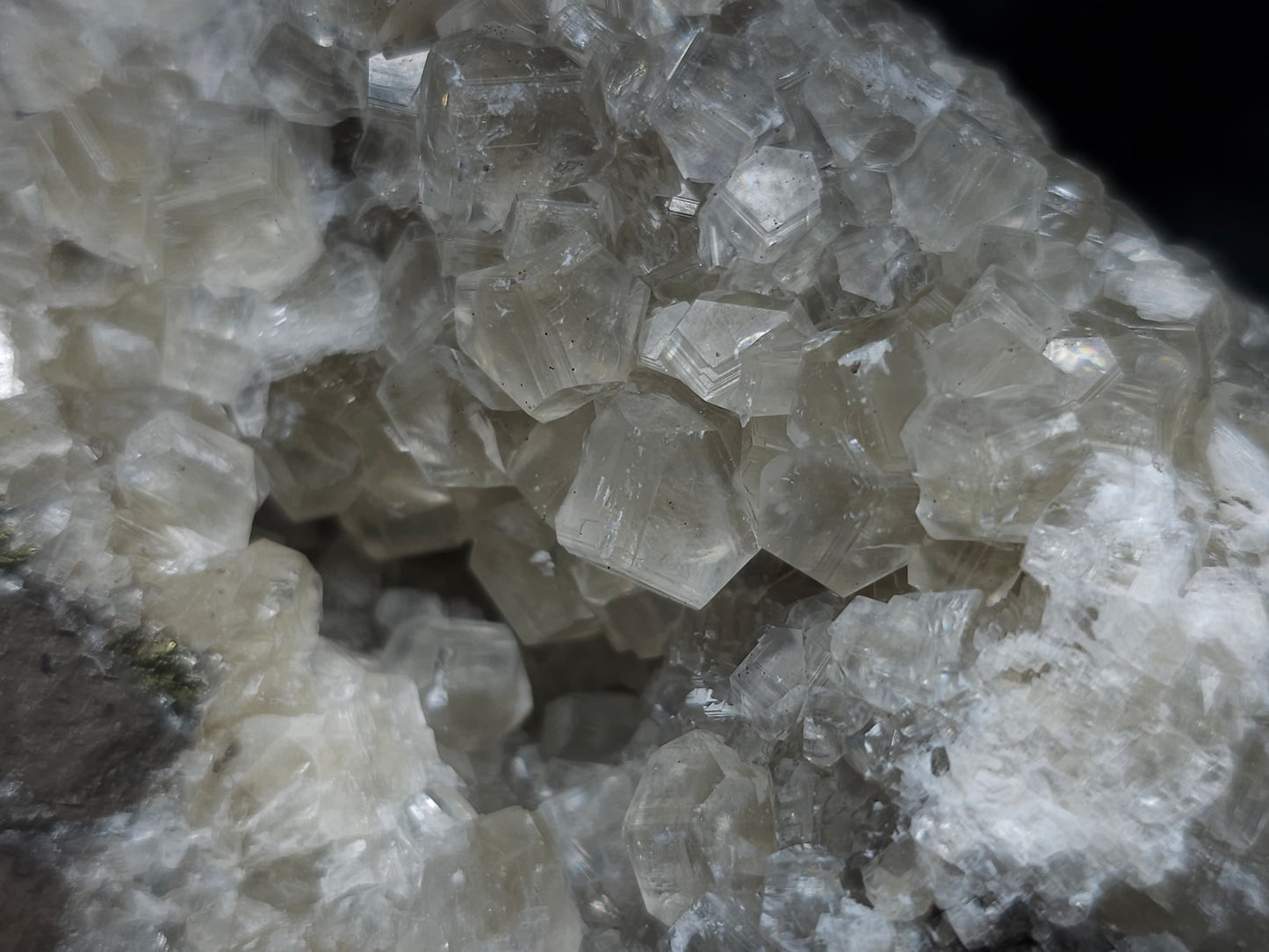 #33200 Special clear Nailhead Spar Calcite cluster and geode with Chalcopyrite ore and multiple small fossils in the matrix