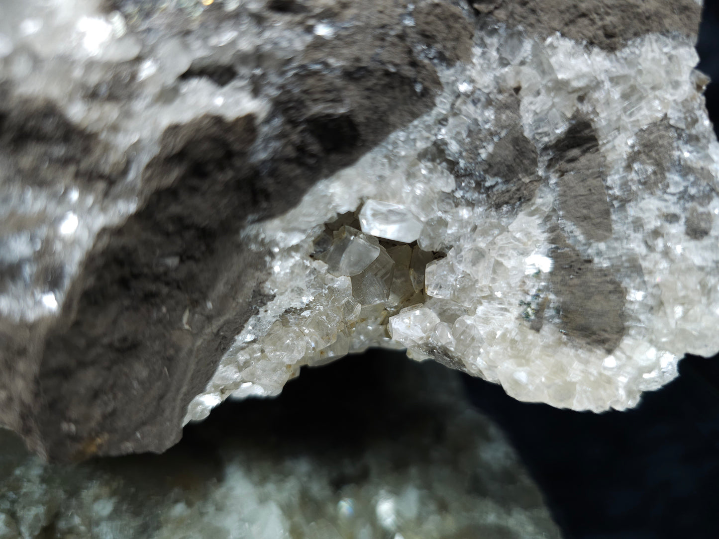 #33200 Special clear Nailhead Spar Calcite cluster and geode with Chalcopyrite ore and multiple small fossils in the matrix