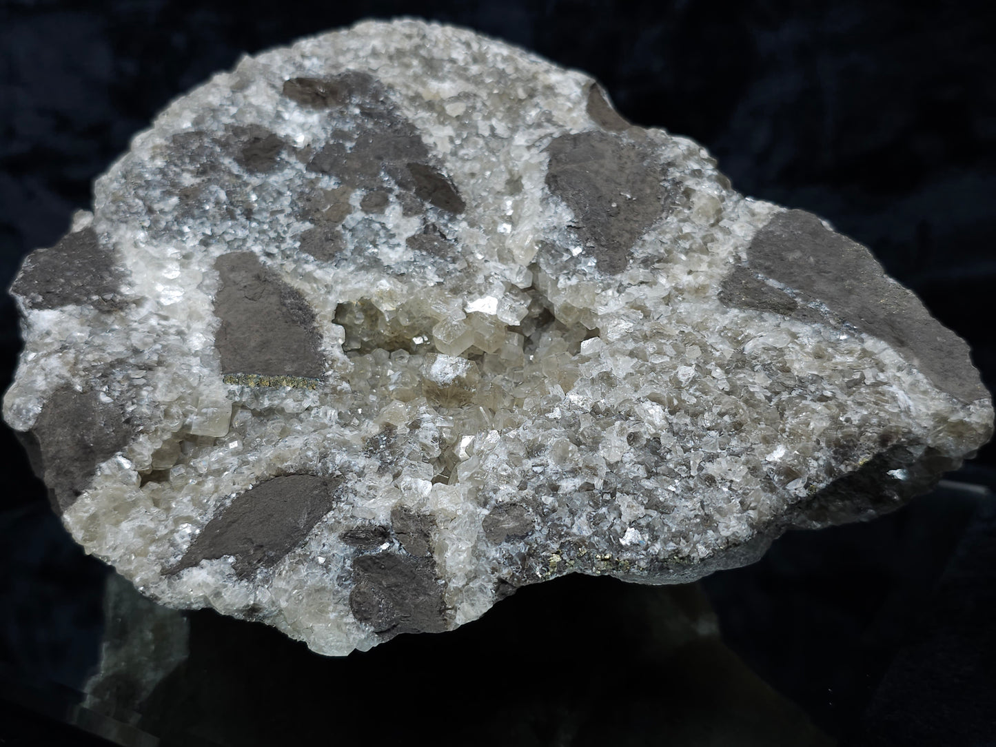 #33200 Special clear Nailhead Spar Calcite cluster and geode with Chalcopyrite ore and multiple small fossils in the matrix