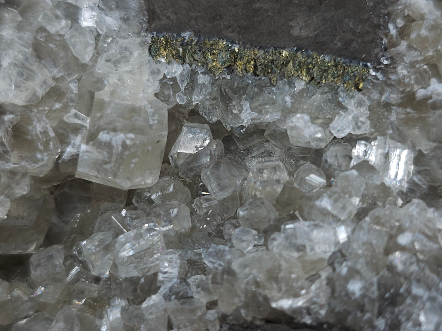 #33200 Special clear Nailhead Spar Calcite cluster and geode with Chalcopyrite ore and multiple small fossils in the matrix