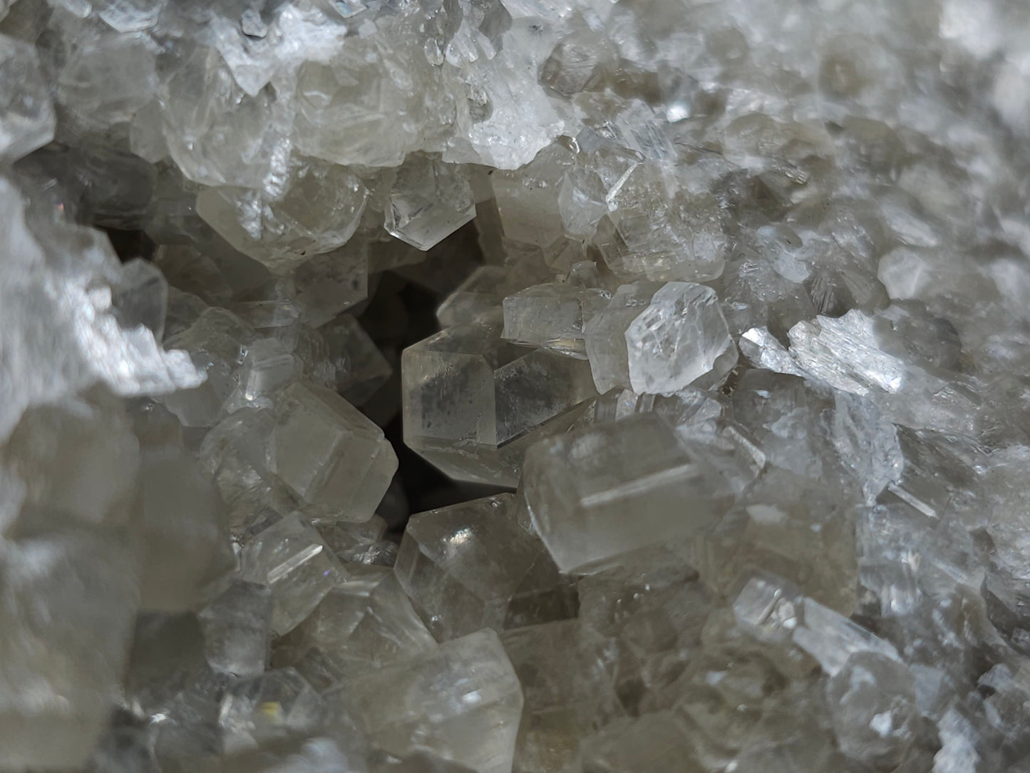 #33200 Special clear Nailhead Spar Calcite cluster and geode with Chalcopyrite ore and multiple small fossils in the matrix