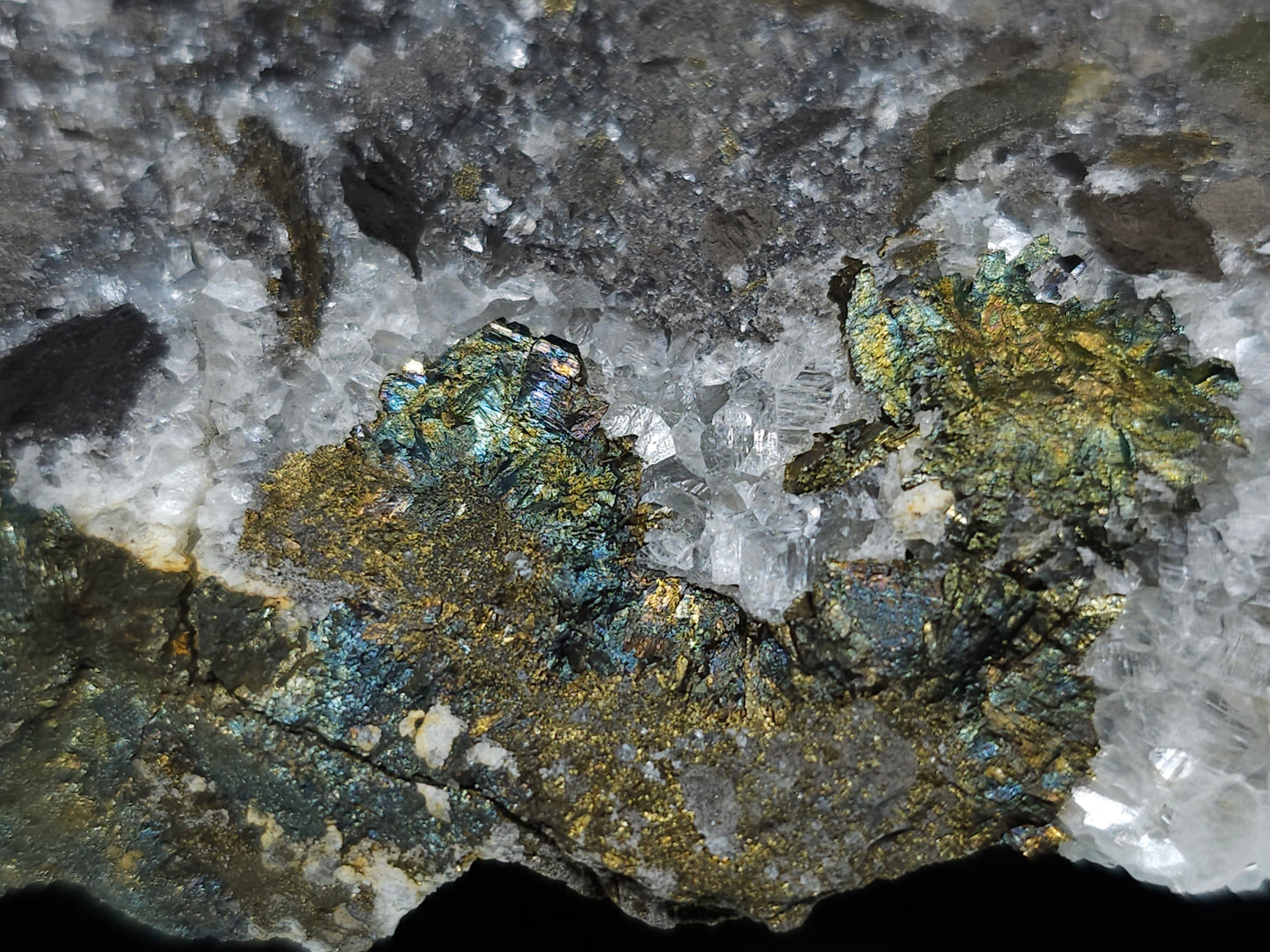 #33204 Super clear Nailhead Spar Calcite geode and Chalcopyrite ore and multiple small fossils