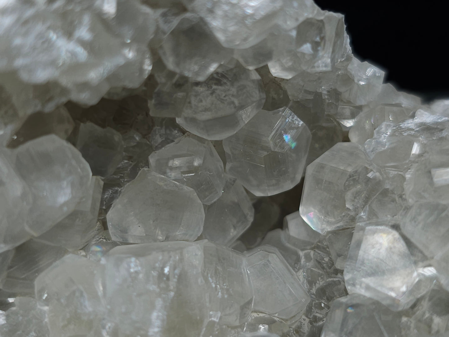 #33203 Super clear Nailhead Spar Calcite geode with Chalcopyrite ore and multiple small fossils