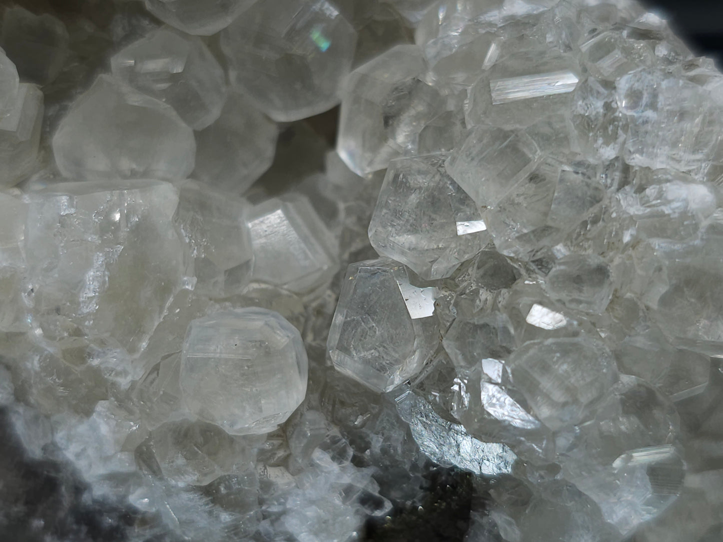 #33203 Super clear Nailhead Spar Calcite geode with Chalcopyrite ore and multiple small fossils