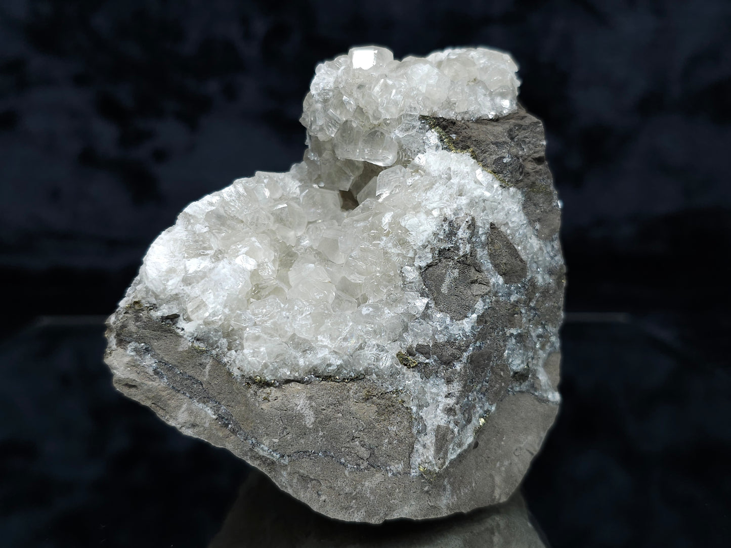 #33203 Super clear Nailhead Spar Calcite geode with Chalcopyrite ore and multiple small fossils