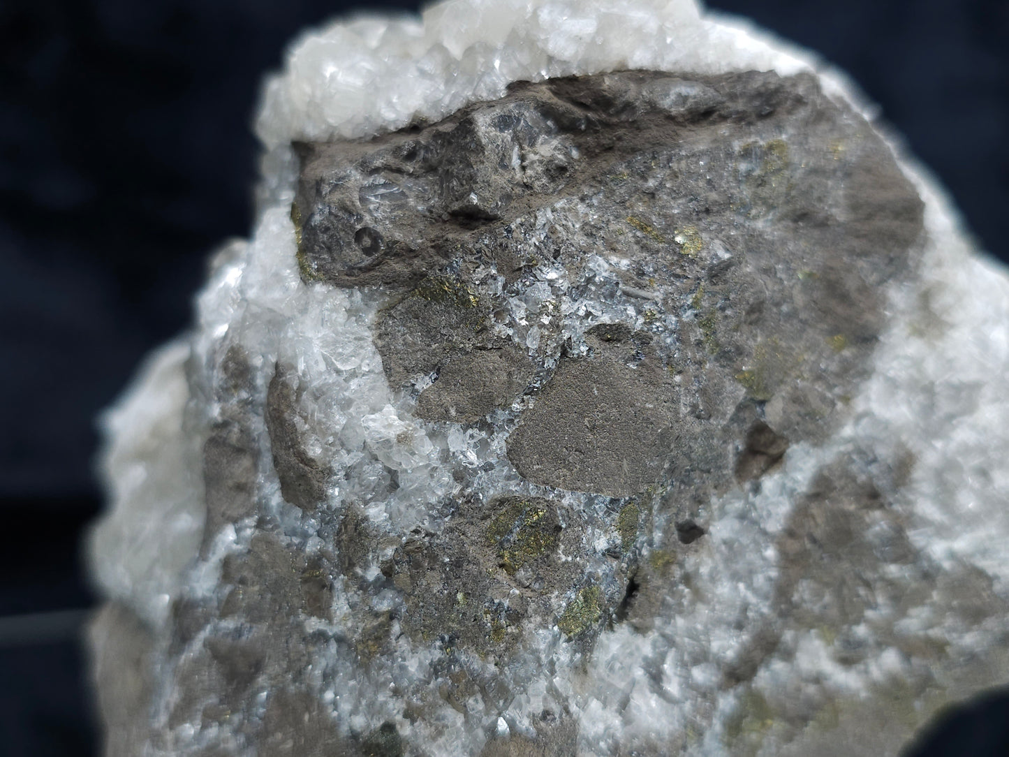 #33203 Super clear Nailhead Spar Calcite geode with Chalcopyrite ore and multiple small fossils