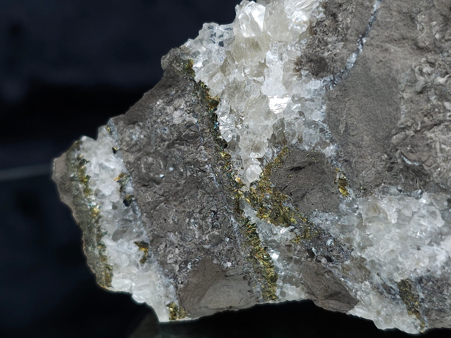 #33205 Super clear Nailhead Spar Calcite geode and Chalcopyrite ore and multiple small fossils in the matrix