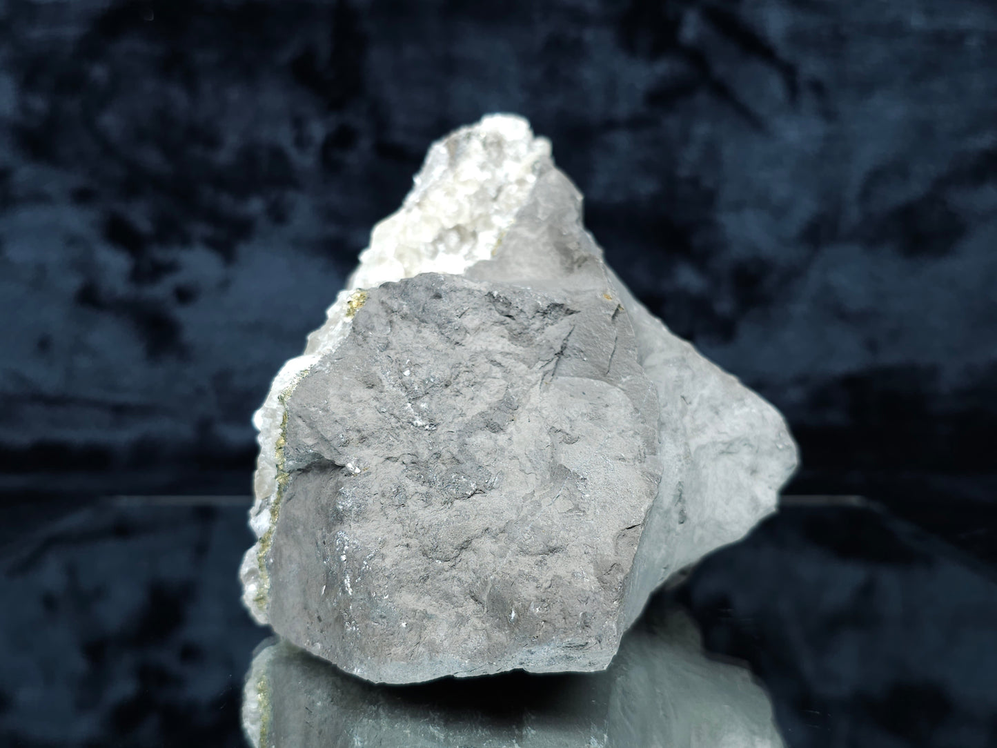 #33208 Super clear Nailhead Spar Calcite cluster and Chalcopyrite ore and multiple small fossils in the matrix