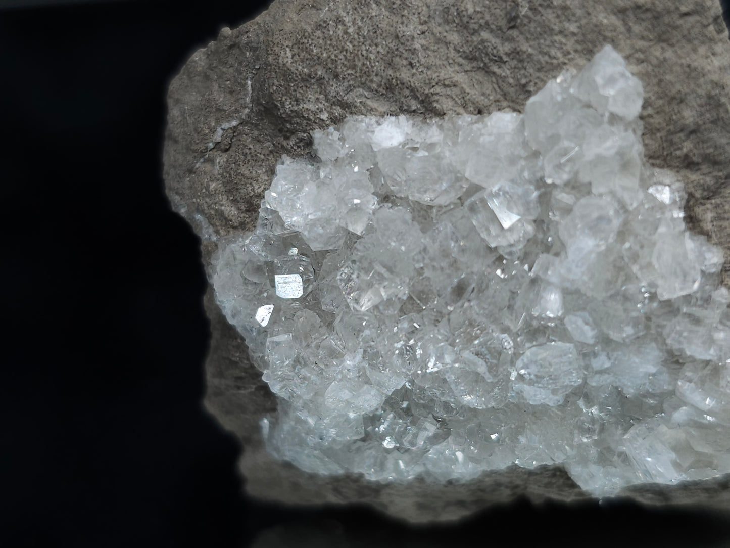 #33210 Super clear Nailhead Spar Calcite cluster