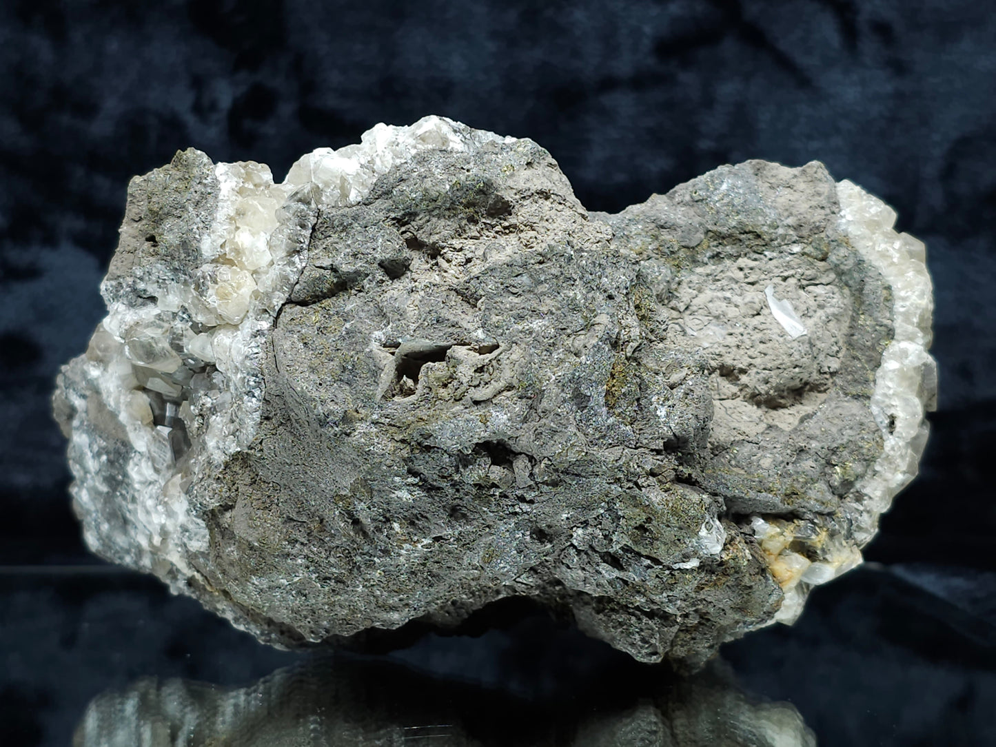 #33215 Super clear Nailhead Spar Calcite geode and Chalcopyrite ore and multiple small fossils in the matrix