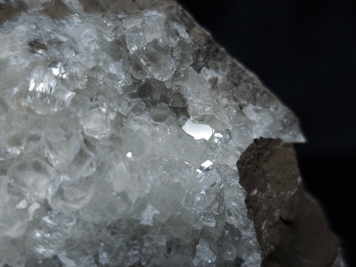 #35920 #Q Super clear Nailhead Spar Calcite geode, Chalcopyrite ore and multiple small fossils in the matrix